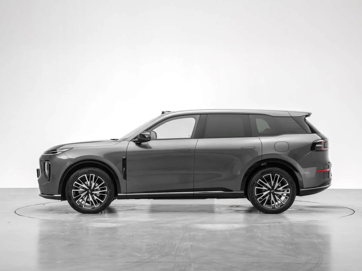 De Changan Qiyuan Q07 is uitgerust met Tian Shu Intelligent Driving and Electromagnetic Active Suspension en is ingesteld voor Priority Pre-Orders op 31 maart.