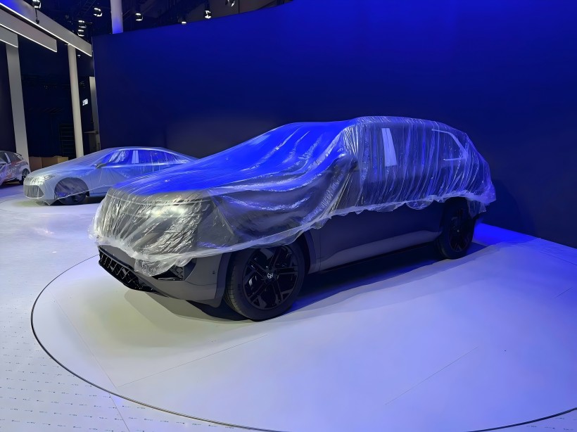 Locatie verkenning op de 2025 Shanghai Auto Show: vermoedelijke afgestemde Teramont Pro -voertuig blootgesteld, uitgerust met gerookte sportkit