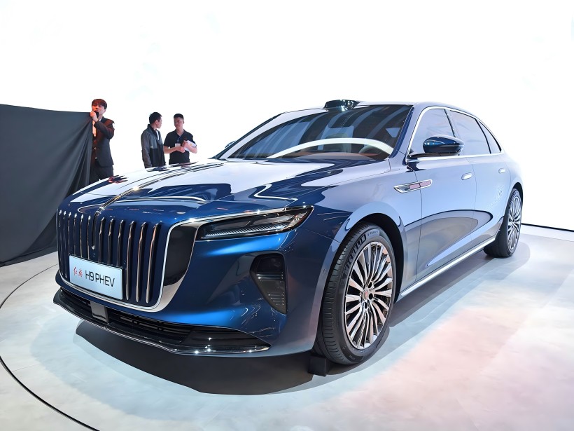 De Hongqi H9 PHEV, aangedreven door een 2.0T -plug - in hybride aandrijflijn en uitgerust met een actieve ophanging, wordt gelanceerd in de tweede helft van 2025.