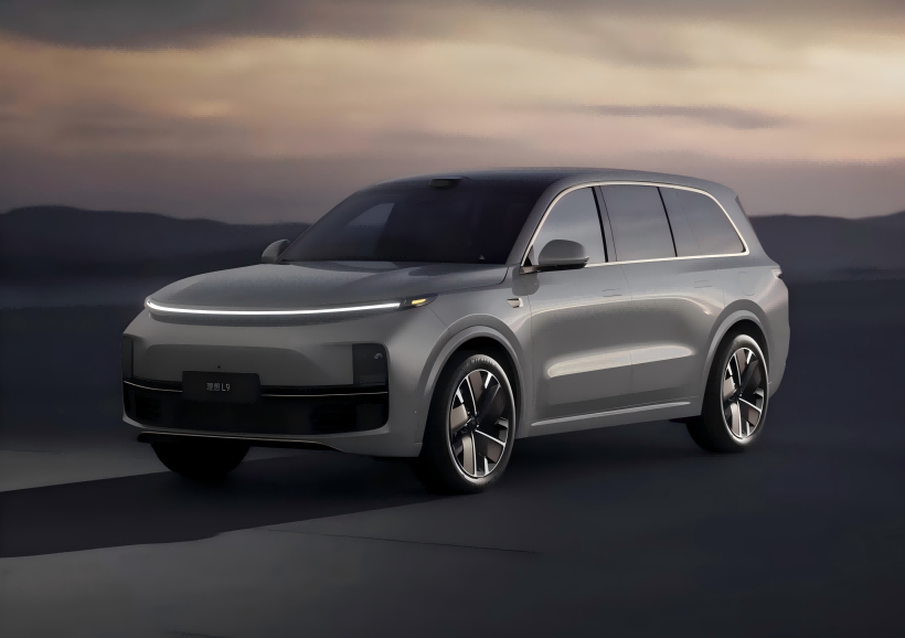 De officiële afbeeldingen van de Li L9 Intelligent Refresh Edition zijn vrijgegeven. Het is gepland om op 8 mei op de markt te komen en zal worden uitgerust met een elegante grijze verfbeurt en een goud - trimpakket.
